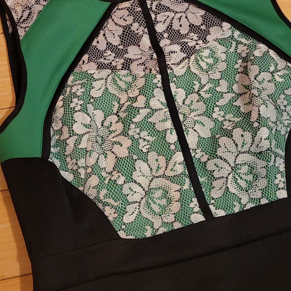 Green Dress - Picture 2 of 4